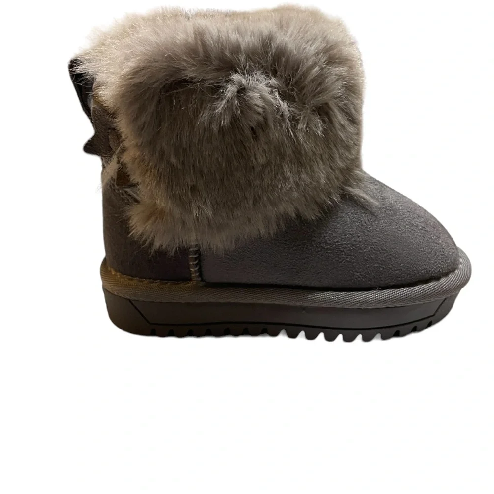 Faux Fur Lined Gray Girls Boots - Size 7